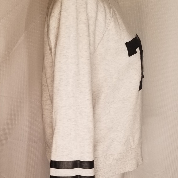 NWOT Tommy Hilfiger Womens Sweater/Sweatshirt - Picture 5 of 11